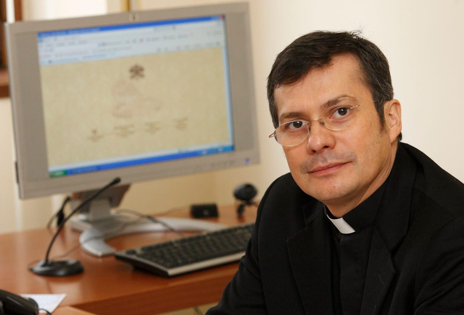 Digital world an important mission territory, Vatican official says
