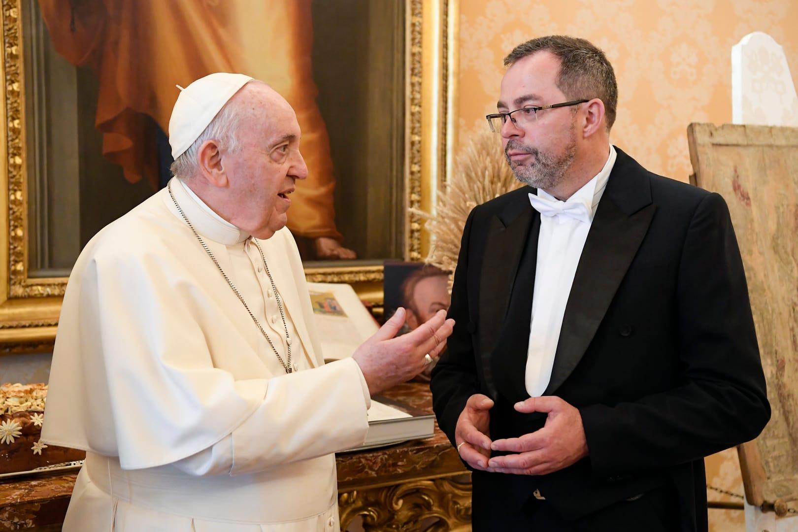 Pope plays to mixed reactions on Ukraine’s Independence Day