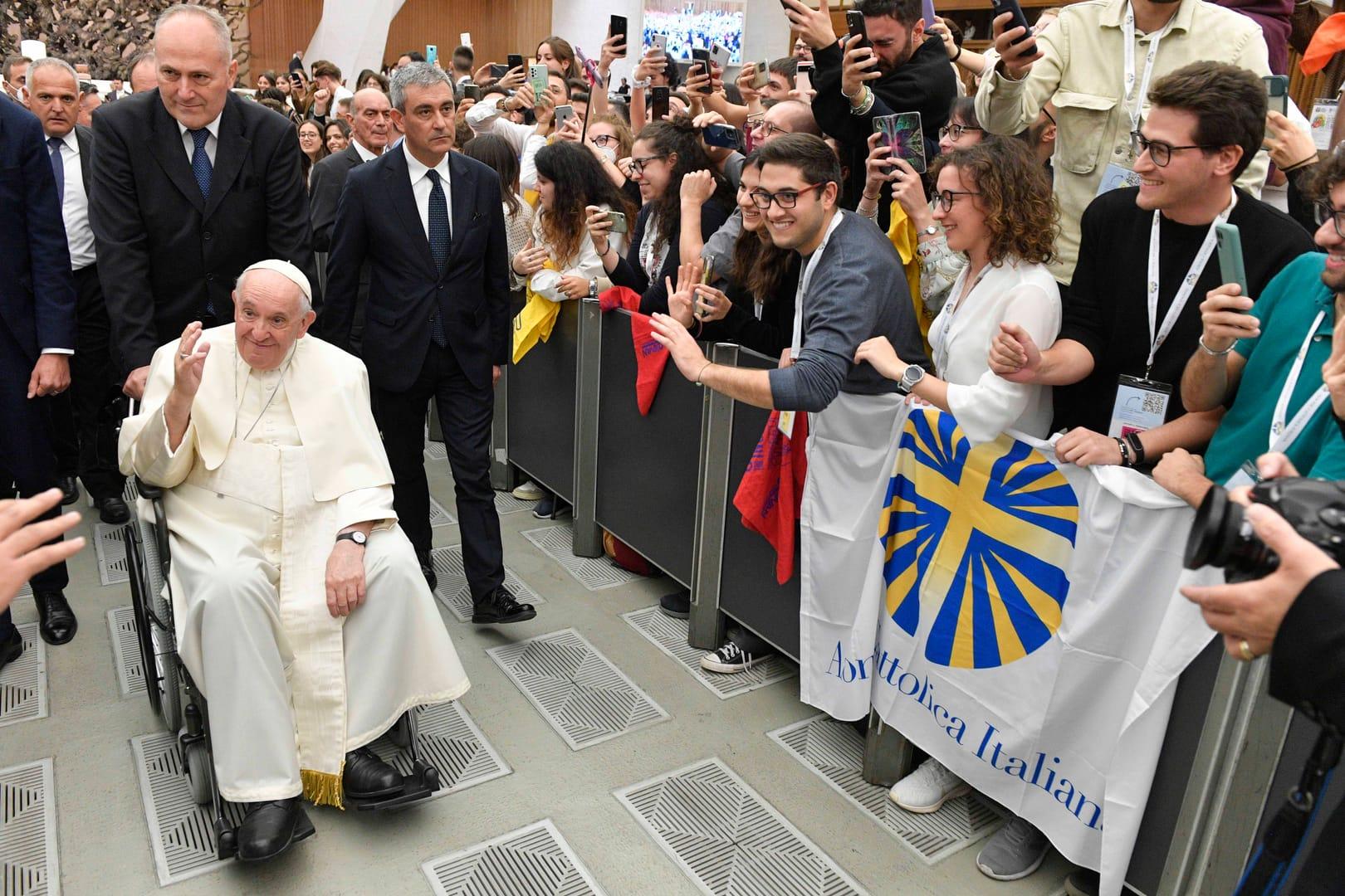 Pope: Parishes are essential places for growing in faith, community