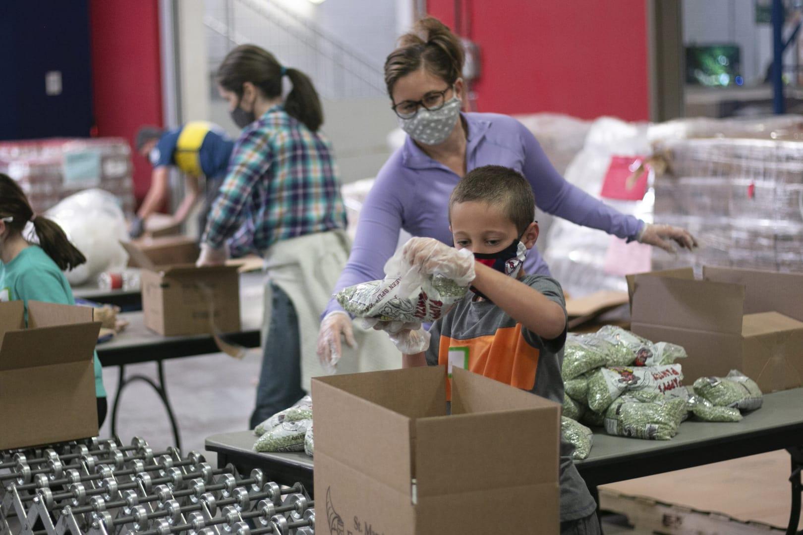 Arizona third-grader holds food drives to help in pandemic
